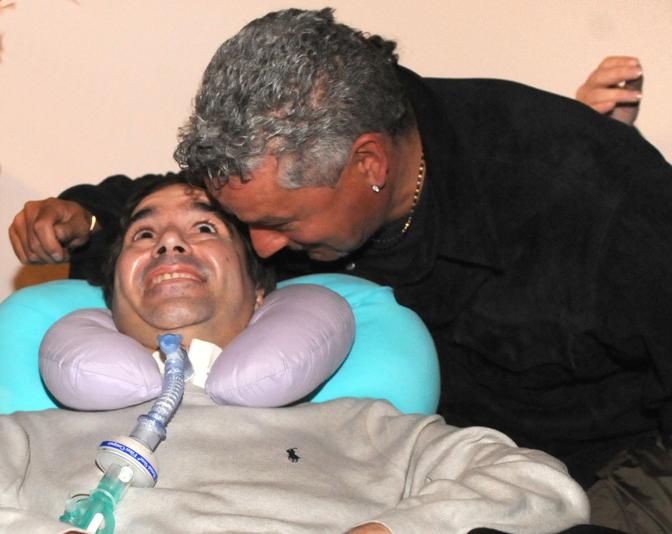 Il 5 settembre 2008 Stefano Borgonovo annuncia di essere stato colpito dalla Sla, la sclerosi laterale amiotrofica. Comincia il suo impegno nel sociale con la creazione della 